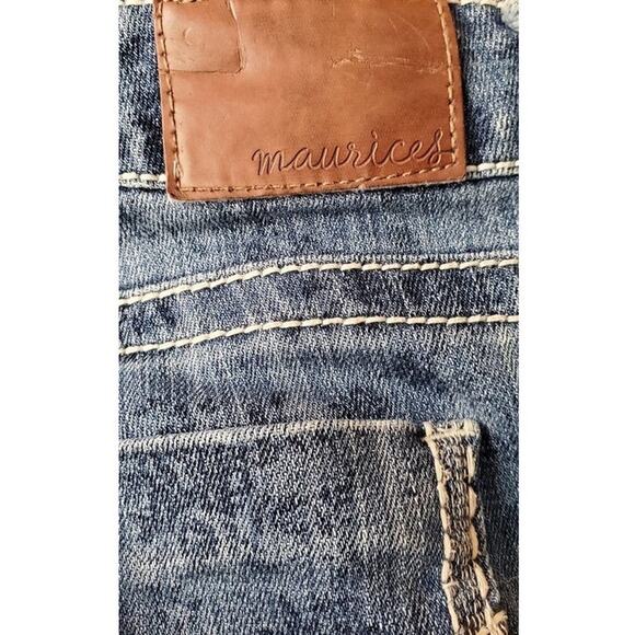 Maurice's Women's Distressed Frayed Jeans Tapered Legs flower print Size 3/4 - Picture 8 of 8